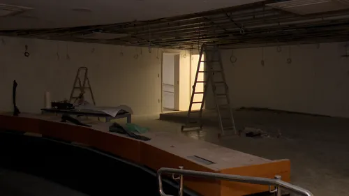 
				
					Assembleia faz reforma em plenário enquanto sessões ocorrem virtualmente; VEJA FOTOS
				
				