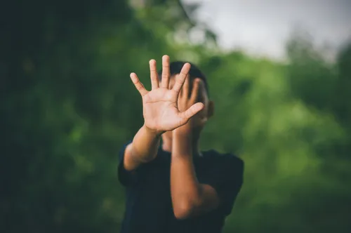 Casal Tortura Menino de 9 Anos com Objeto Quente na Paraíba