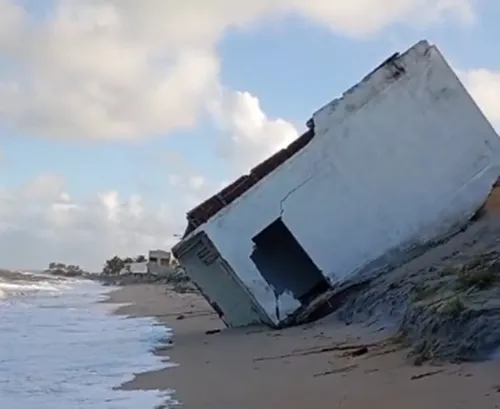 
				
					Avanço do mar em Baía da Traição causa destruição e moradores pedem ajuda
				
				