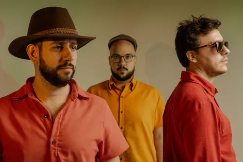 
				
					Banda Hazamat celebra 10 anos de história do álbum 'II'
				
				
