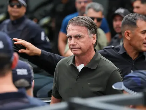 
				
					STF encerra processo contra Bolsonaro na trama golpista e ex-presidente vai cumprir pena na PF
				
				