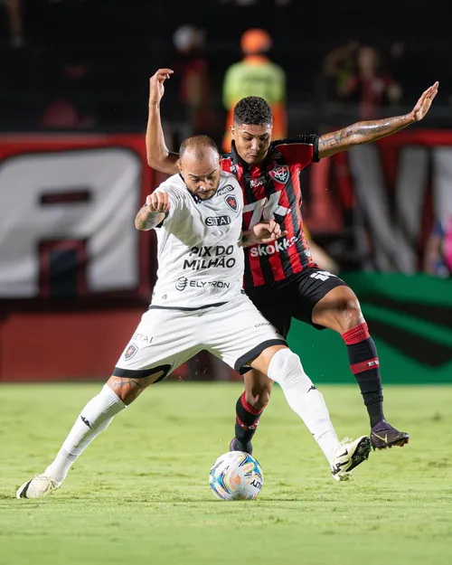 
					Botafogo-PB vira sobre o Vitória e estreia bem na Copa do Nordeste 2026
				
				