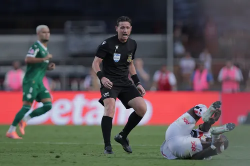 
				
					Brasileirão 2025: Palmeiras mais que dobra a chance de título após virada sobre o São Paulo
				
				