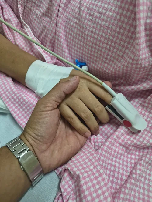 
				
					Casal oficializa união dentro de hospital durante internação da noiva grávida
				
				