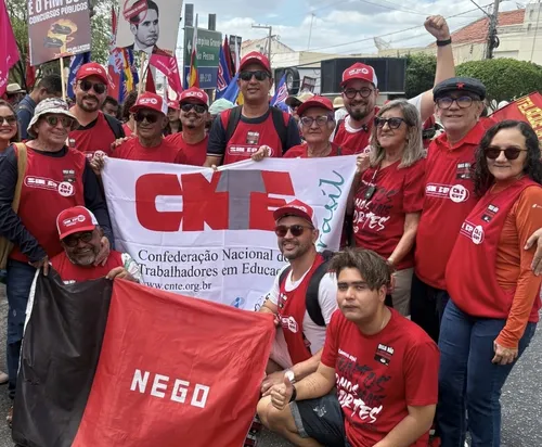 
				
					Centrais sindicais protestam contra reforma administrava em Patos, reduto de Hugo
				
				
