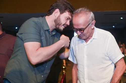 
				
					Cícero vai a lançamento de curta em homenagem a Ronaldo e falta ao Orçamento Democrático em CG
				
				
