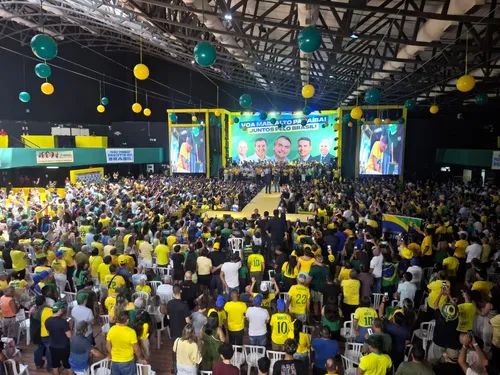 
				
					Com Flávio Bolsonaro, Efraim é oficializado no PL para disputa ao governo da Paraíba: VEJA FOTOS
				
				