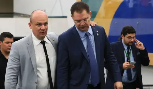 
				
					Com aval de bolsonaristas, Cabo Gilberto assume liderança da oposição em 2026
				
				