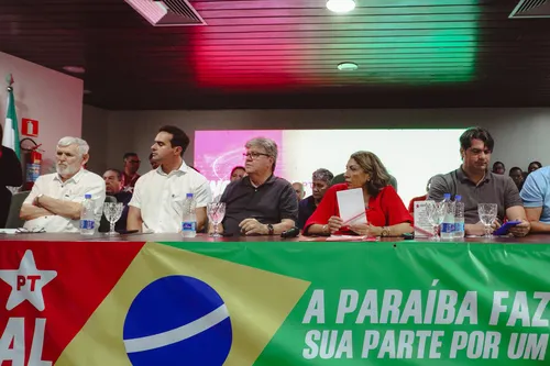 
				
					Com presenças de João Azevêdo e Lucas Ribeiro, PT empossa Cida Ramos com desafios para 2026
				
				