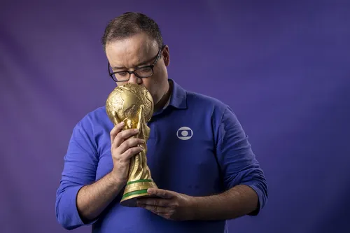 
				
					Conheça Everaldo Marques, narrador da Globo nos jogos da Seleção Brasileira na Copa do Mundo 2026
				
				