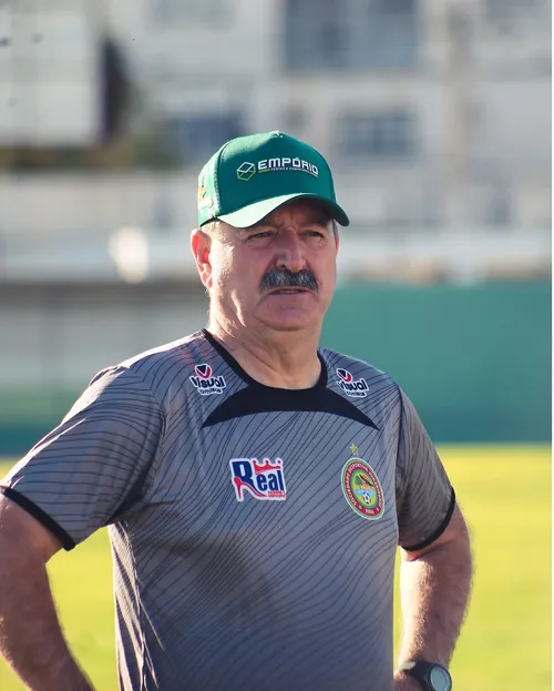 
				
					Conheça Leandro Campos, novo técnico do Sousa para 2026
				
				