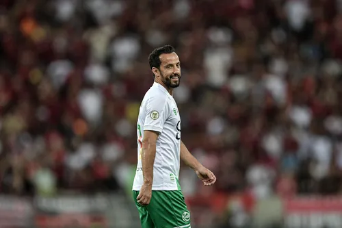 
				
					AeroBelo! Nenê desembarca em João Pessoa com invasão da torcida do Botafogo-PB no aeroporto
				
				