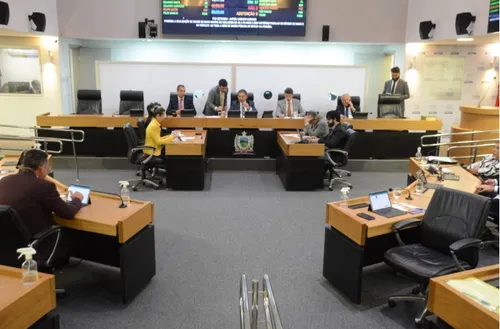 
				
					Deputados que não votaram na sessão desta quarta na ALPB terão ponto cortado e redução no salário
				
				
