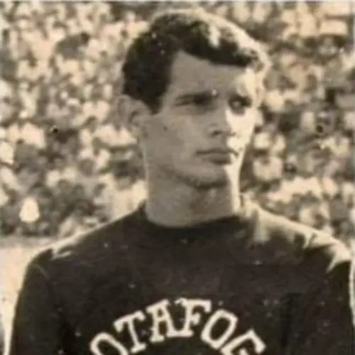 
				
					Dia do Goleiro: relembre os jogadores da posição que marcaram gerações no futebol paraibano
				
				