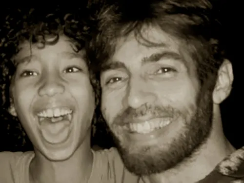 
				
					Dia dos pais: como artista passou amor pela profissão para o filho e criou corrente na arte
				
				