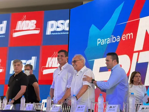 
				
					Diogo Cunha Lima é oficializado como pré-candidato a vice de Cícero e reforça disputa por CG
				
				