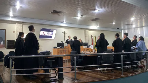 
				
					Dono de bar é condenado por matar ex-funcionário por dívida de R$ 100, em Campina Grande
				
				