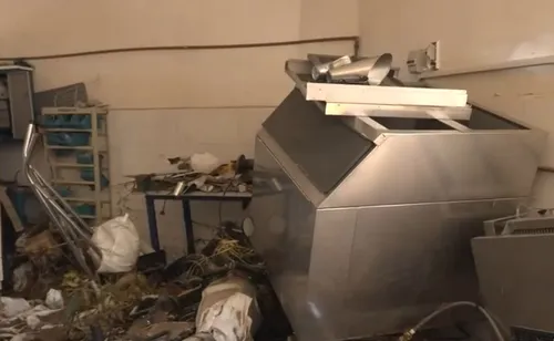 
				
					Dono de fábrica ficou submerso após rompimento de reservatório em Campina Grande
				
				