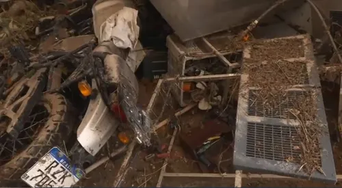 
				
					Dono de fábrica ficou submerso após rompimento de reservatório em Campina Grande
				
				