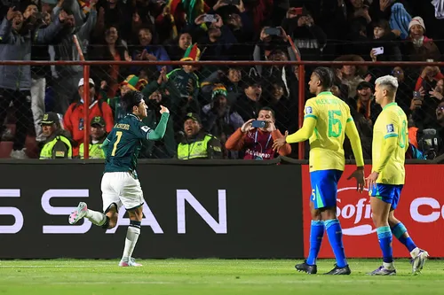 
				
					Douglas Santos não entra em campo em derrota da seleção brasileira para a Bolívia
				
				