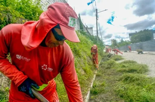 
				
					EMLUR reforça compromisso com eficiência e responsabilidade na limpeza urbana
				
				