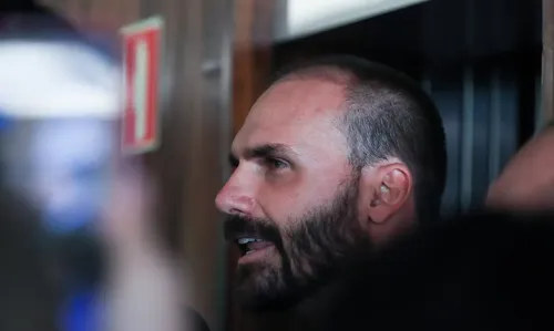 
				
					Eduardo Bolsonaro é denunciado pela PGR no inquérito sobre coação em processo
				
				