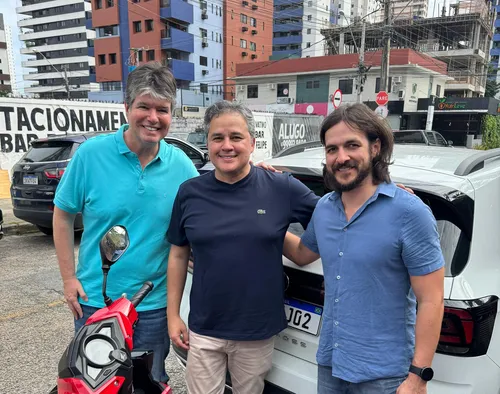 
				
					Oposio: Efraim e Pedro se renem e ensaiam discurso de 'unidade' para 2026
				
				