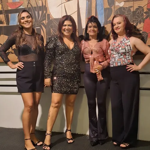 
				
					Elas Cantam Brega
				
				