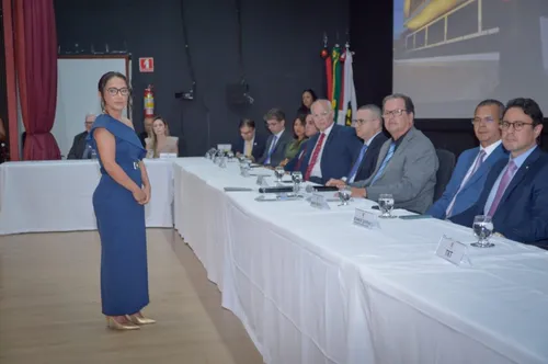 
				
					Elvira Samara toma posse como procuradora-geral do MPC da Paraíba
				
				