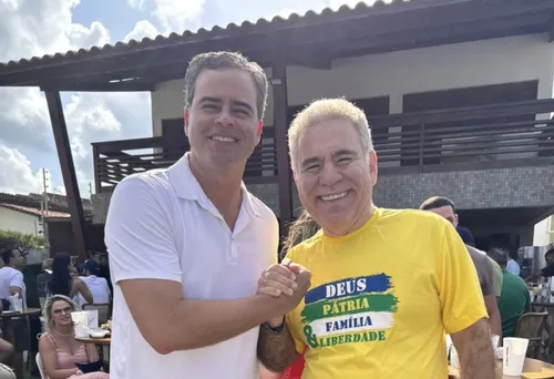 
				
					Em confraternização, Efraim reúne a direita e mira apoio de Bruno para outubro
				
				