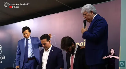 
				
					Em lados opostos na política, Bruno e Lucas oram juntos na Consciência Cristã
				
				