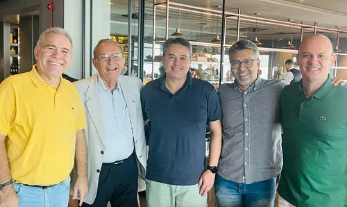 
				
					Encontro informal reúne três partidos de oposição; grupo reforça necessidade de 'unidade'
				
				