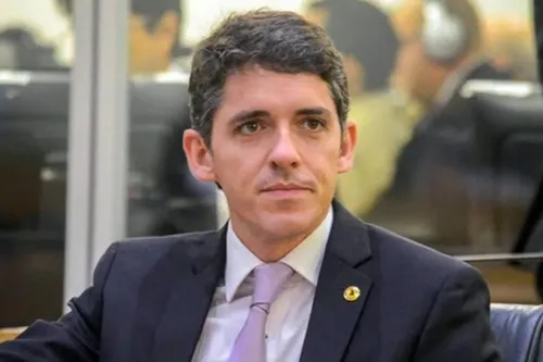 
				
					Enfraquecido, PSDB deve perder bancada na Paraíba em 2026, afirma deputado
				
				
