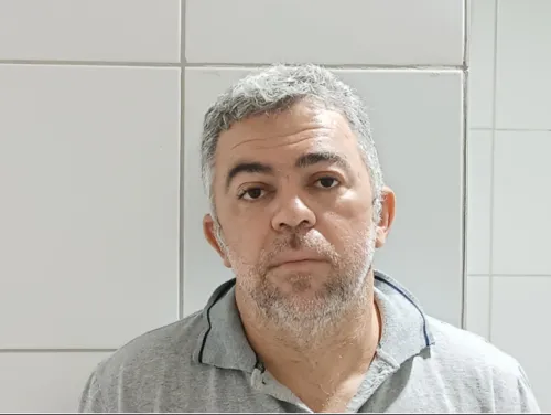 
				
					Alvo de operação contra a 'máfia dos concursos' foi preso por outro esquema de fraudes há 8 anos
				
				