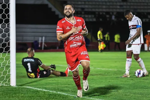 
				
					Equipes se movimentam no mercado e se reforçam para as semifinais do Campeonato Paraibano
				
				