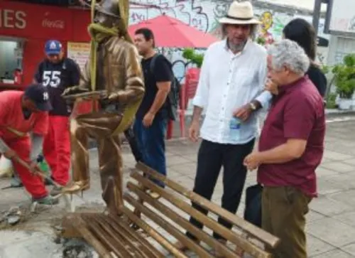
				
					Estátua de Jackson do Pandeiro será transferida para o Hotel Globo; saiba o motivo
				
				