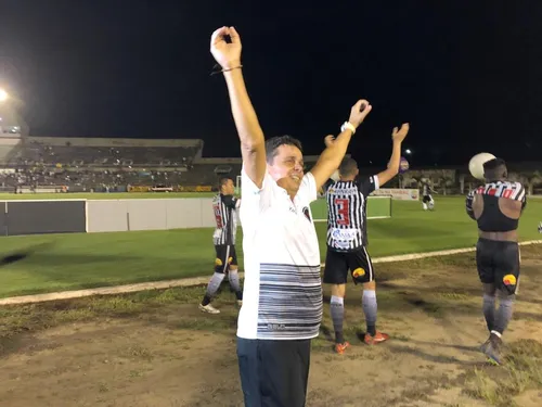 
				
					Evaristo Piza vai para a sua quarta passagem pelo Botafogo-PB, onde atravessou altos e baixos
				
				