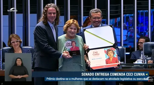 
				
					Ex-senadora Nilda Gondim recebe Comenda Ceci Cunha em Brasília: CONFIRA VÍDEO
				
				