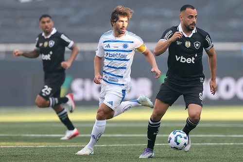 
				
					Expresso Paraíba: partida apagada de Arthur Cabral resulta em vaias da torcida do Botafogo
				
				