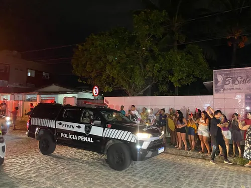 
				
					Hytalo Santos e marido chegam à Paraíba; casal é transferido para presídio do Róger
				
				