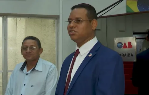 
				
					Filho de pintor que fez reparos na OAB com o pai realiza sonho de se tornar advogado
				
				