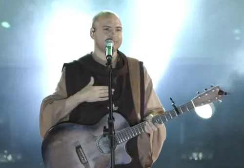 
Frei Gilson em João Pessoa: assista vídeo com os melhores momentos do show
