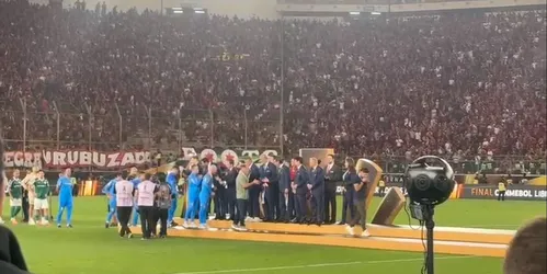 
				
					Futebol 2025: Flamengo domina, Palmeiras gasta mais e fica sem taças, enquanto Vasco amplia jejum
				
				