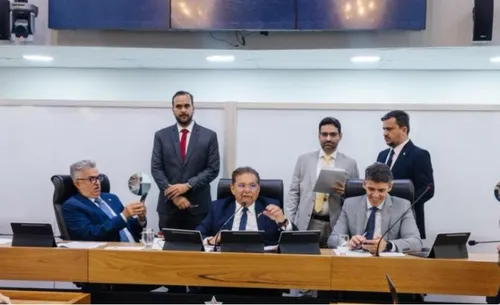 
				
					Galdino ignora decisão do TJ e mantém invocação religiosa em sessão da ALPB: 