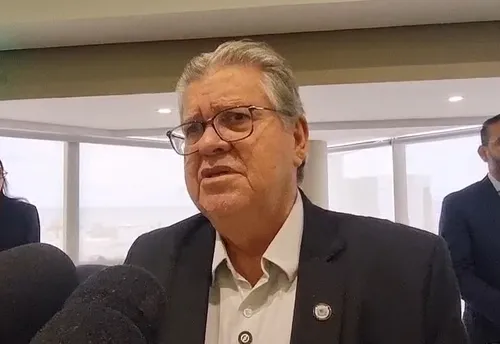 
					João Azevêdo fala que está 'à disposição do povo' no primeiro discurso após vitória na Paraíba
				
				