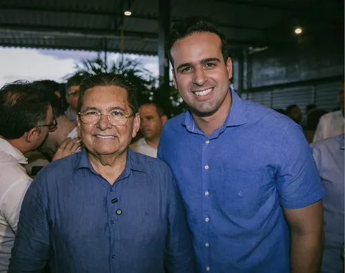 
				
					Governistas e oposicionistas vão a aniversário de Galdino, que evita tom político em discurso
				
				