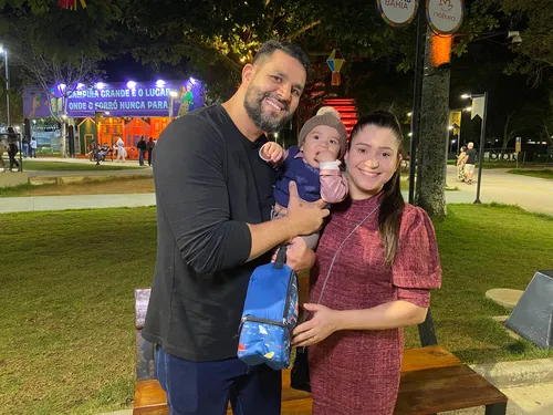 
				
					Henry Freitas abre show em palco improvisado no encerramento do São João de Campina Grande
				
				