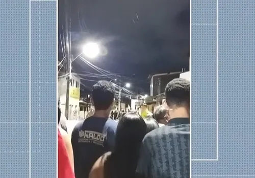 
				
					Homem mata irmã, atira em vizinho e faz mãe de refém no bairro São José, em João Pessoa
				
				
