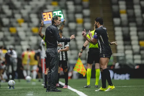 
				
					Hulk negocia com o Fluminense e pode deixar Atlético-MG
				
				