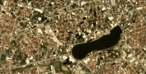 
				
					Imagens de satélite mostram Açude Velho mudando de cor antes de toneladas de peixes mortos
				
				